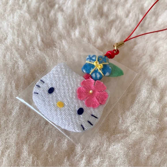 MOVING SALE❗️Hello Kitty phone/key charm - Picture 2 of 7